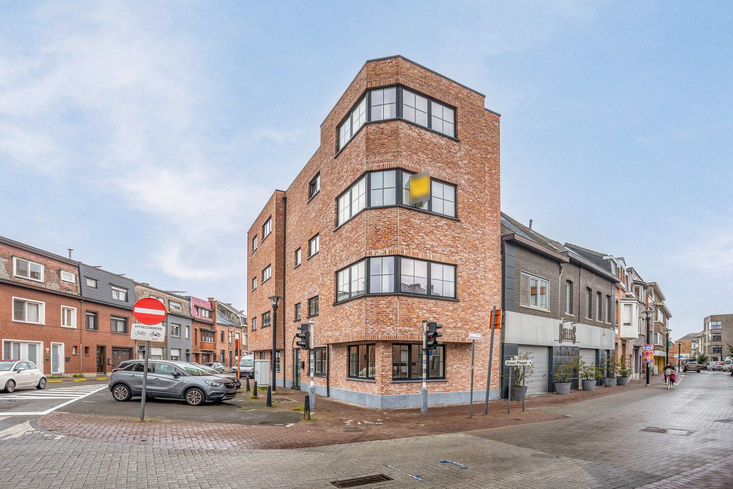 Instapklaar gelijkvloers appartement met 2 slaapkamers foto {{pictureIndex}}