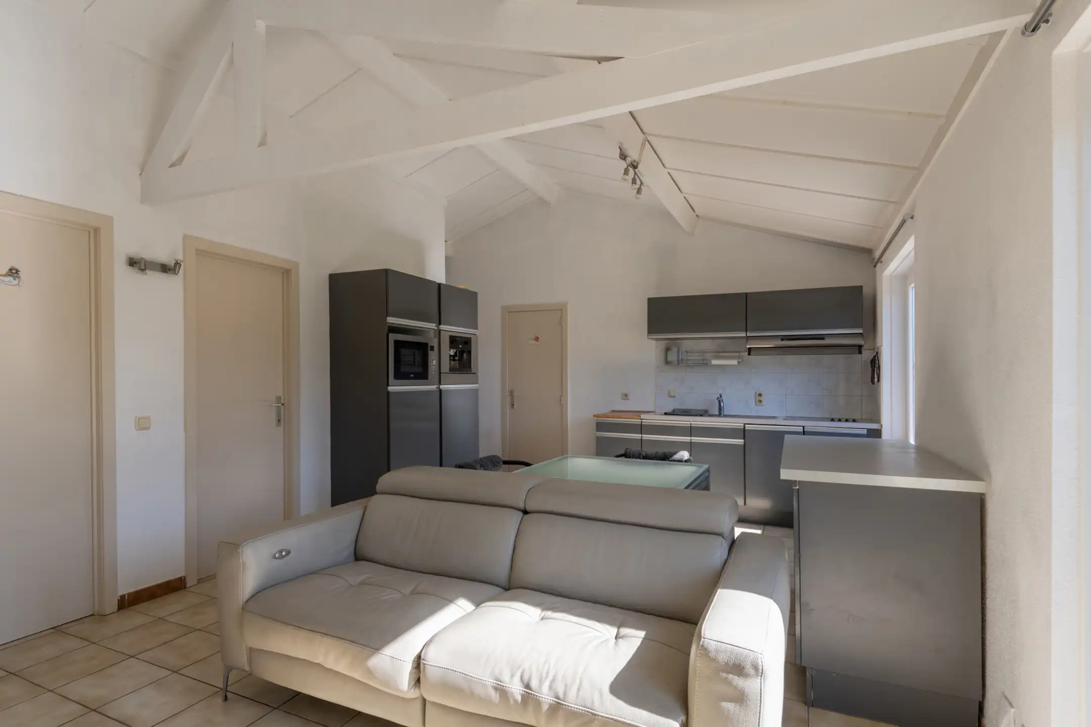 Charmant duinenhuisje aan natuurreservaat – 2 slaapkamers, tuin & parking. foto 6