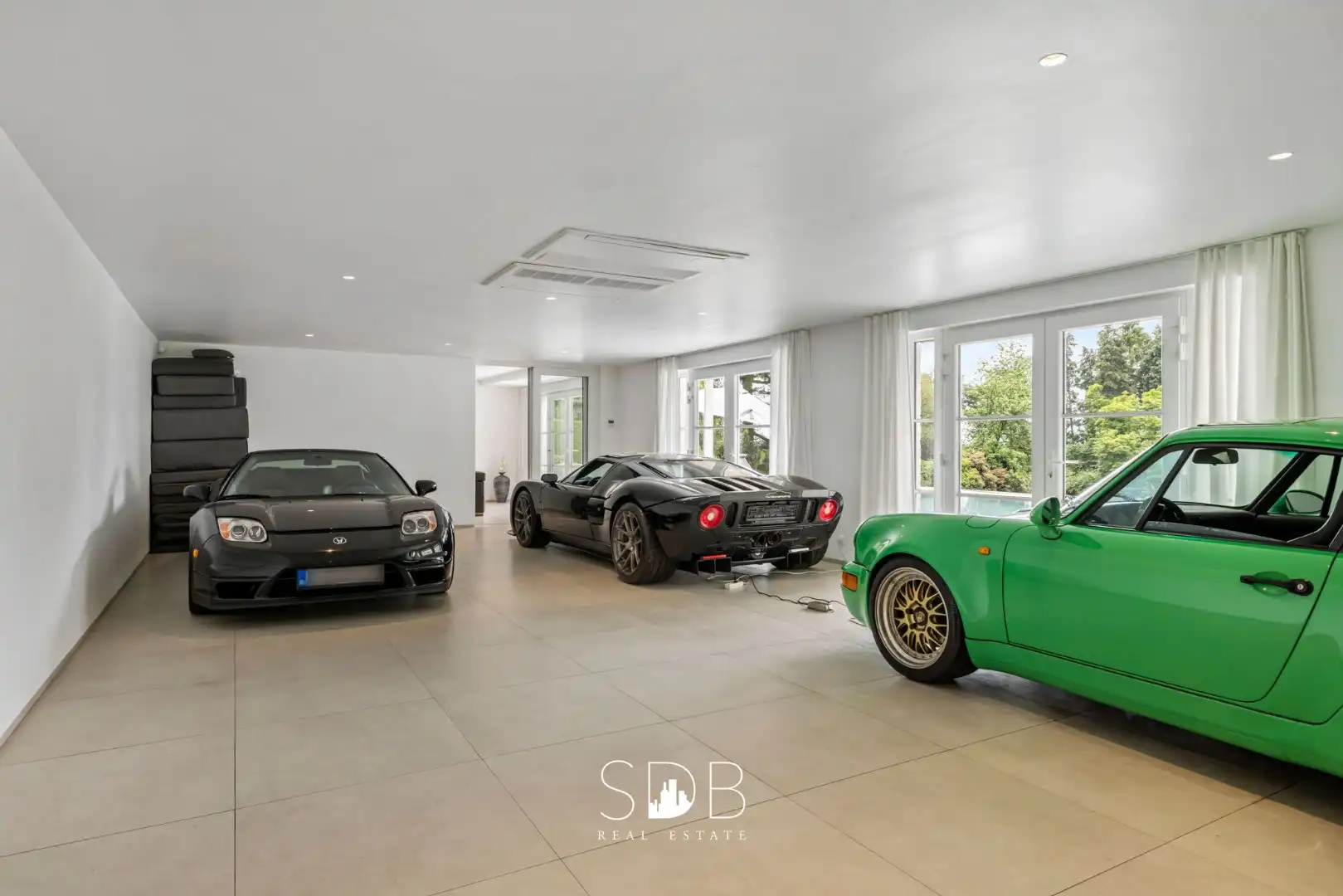 Prachtige villa met zwembad, paardenstallen, paddock en grasland op 1,3HA foto 11