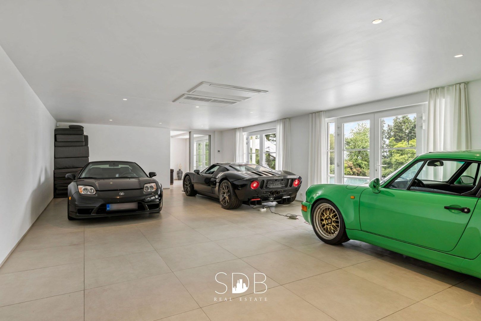 Prachtige villa met zwembad, paardenstallen, paddock en grasland op 1,3HA foto 11