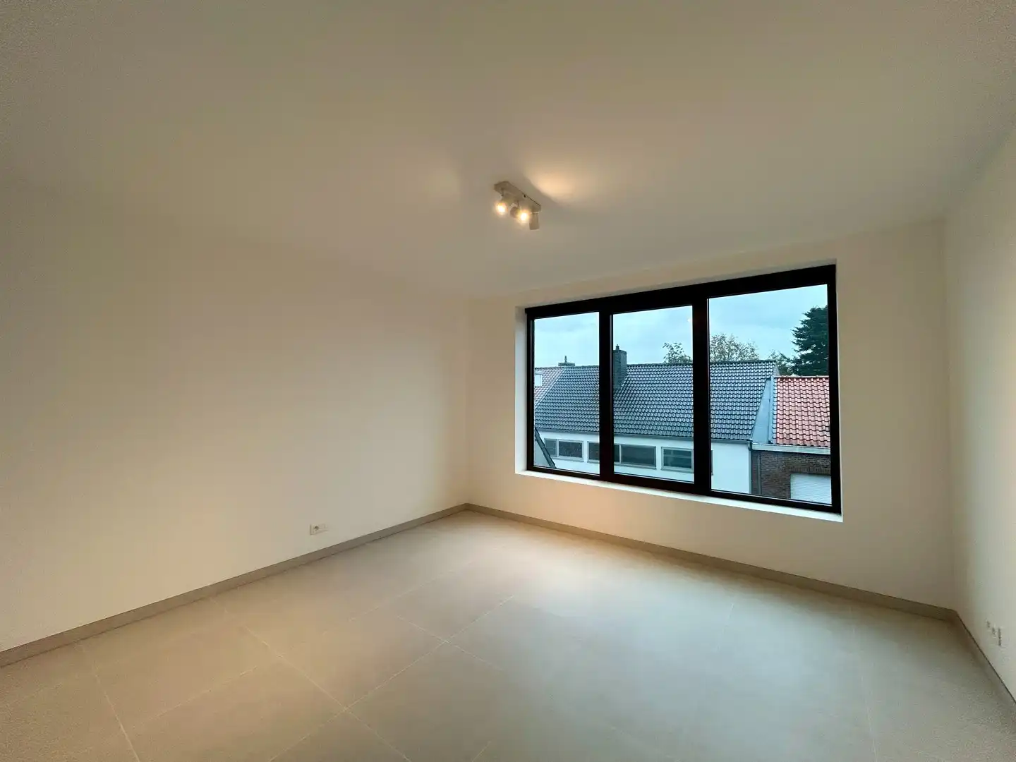 Instapklaar nieuwbouwappartement met 3 kamers & terras te Tielt! foto 11