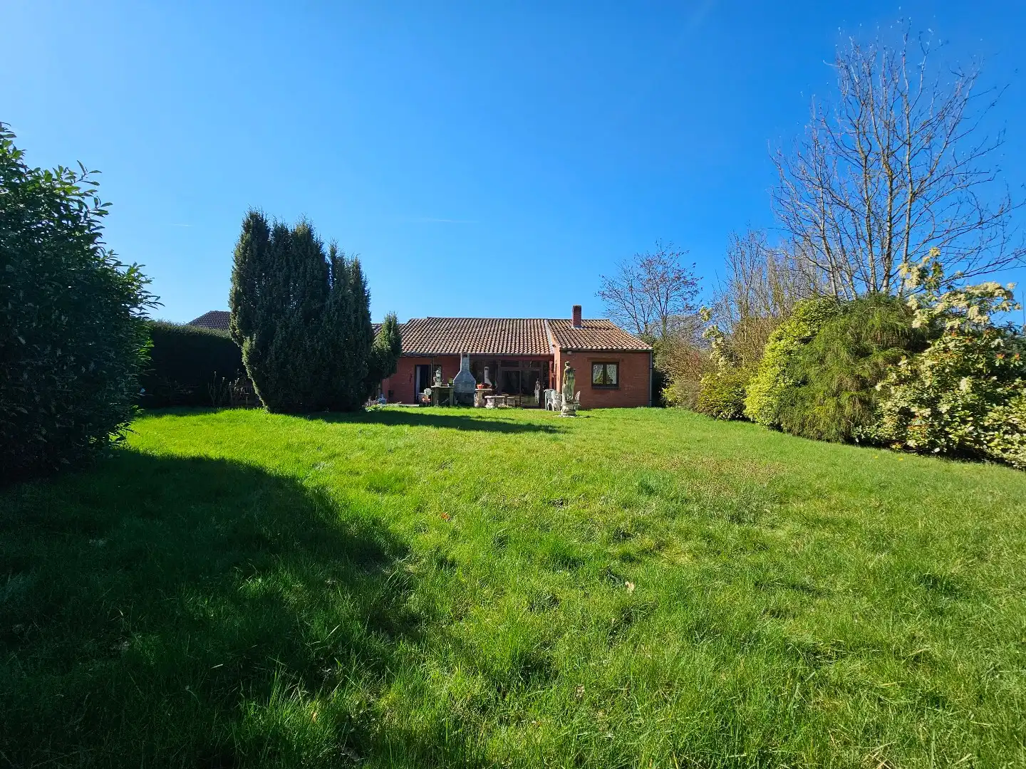 Gelijkvloerse gezinswoning in doodlopende straat. foto 2