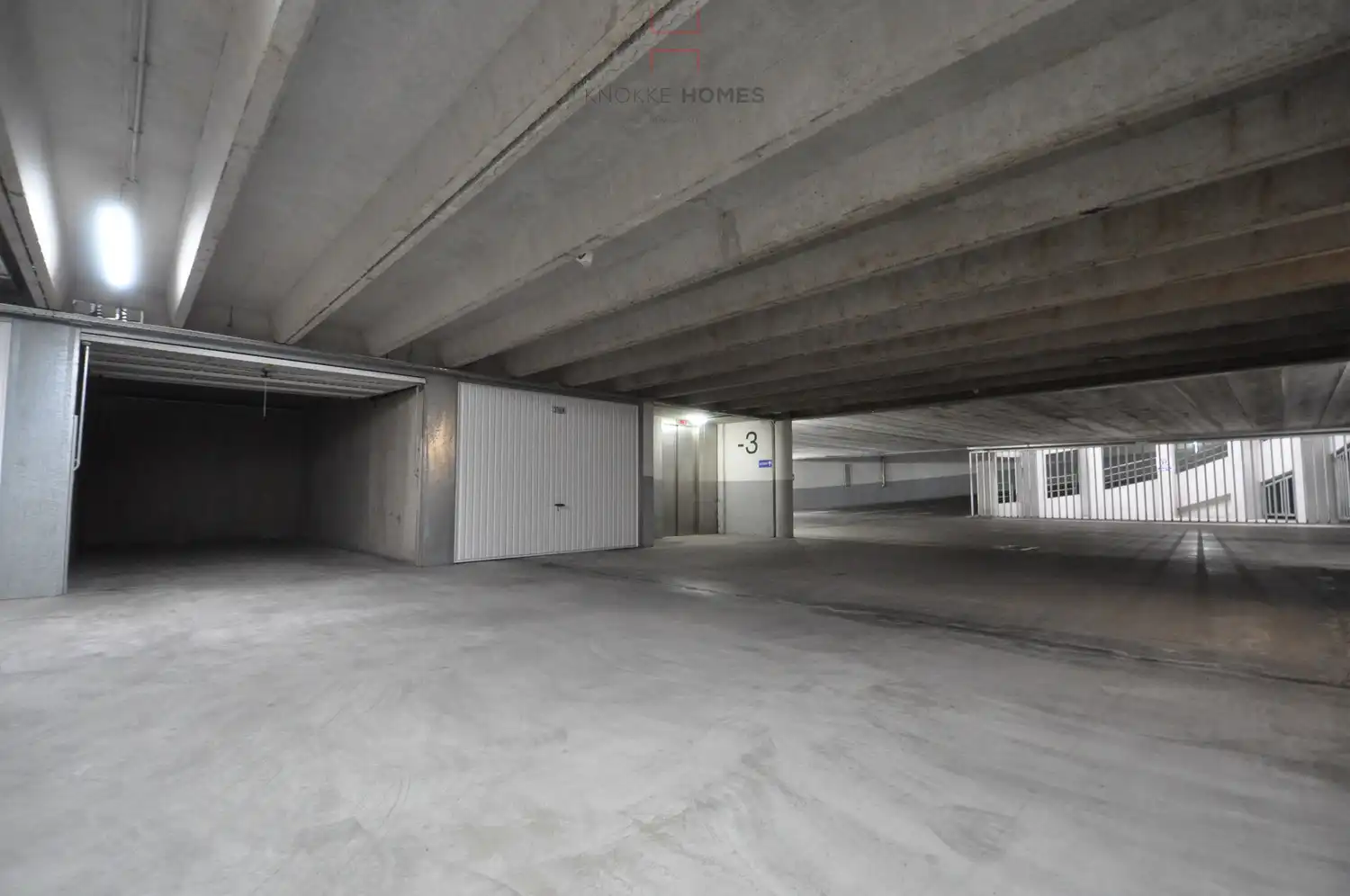 Gesloten garagebox onder het Stübbenpark in Duinbergen foto 3