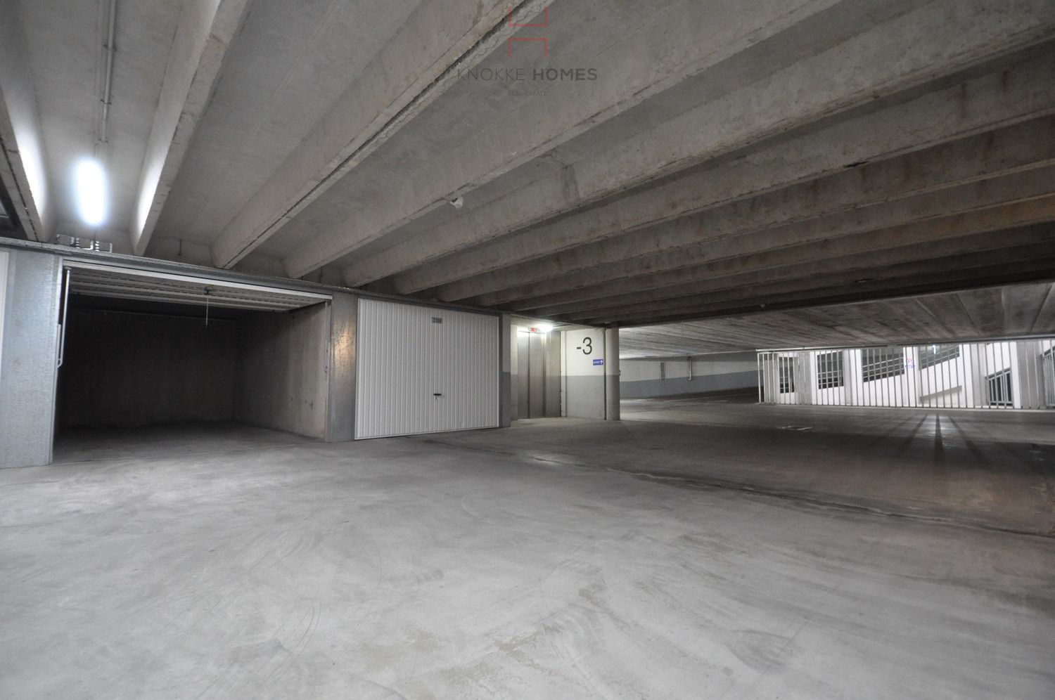 Gesloten garagebox onder het Stübbenpark in Duinbergen foto 3