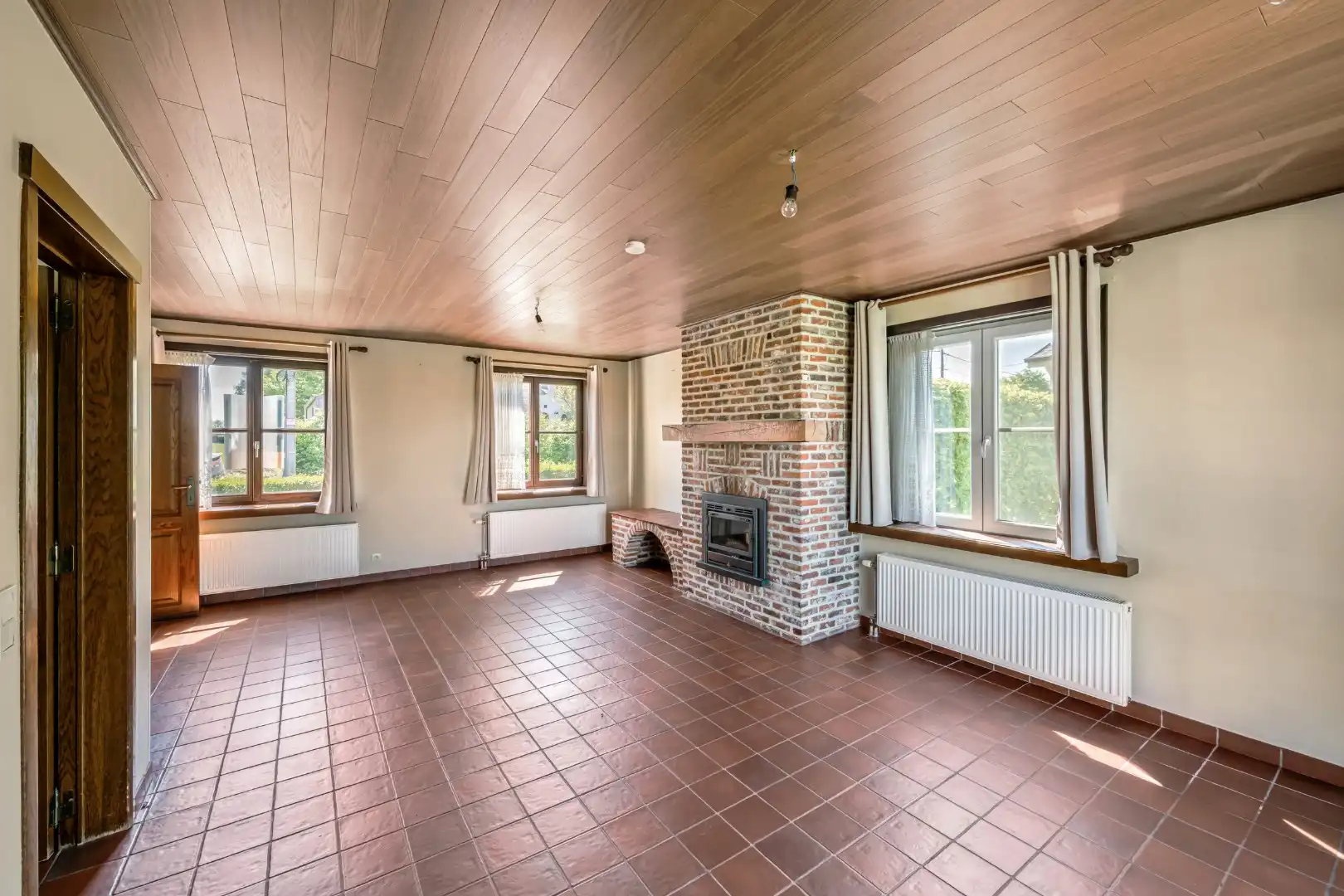Instapklare open woning met 3 slaapkamers, garage, carport en tuin in Roeselare foto 6