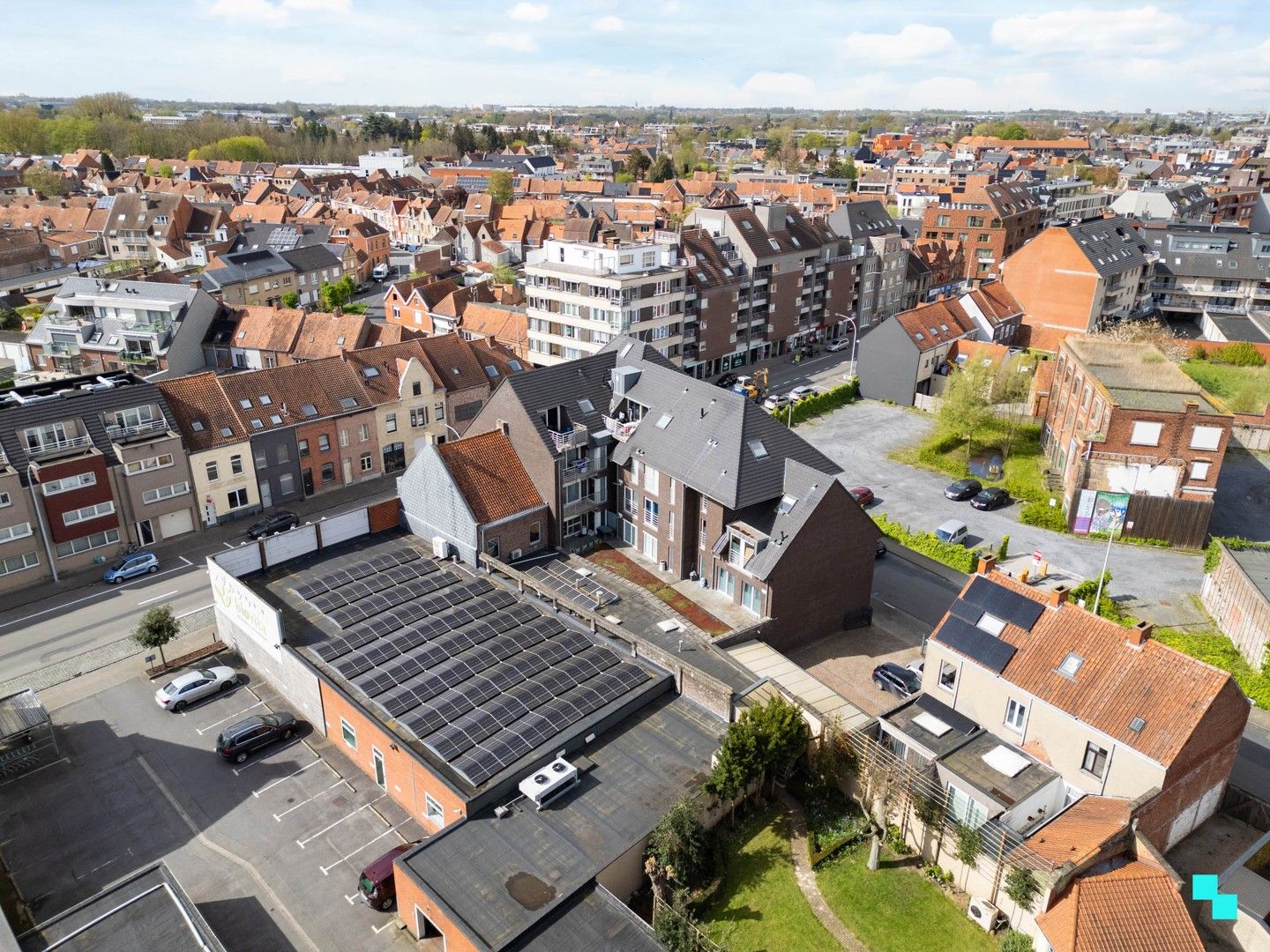 Kantoor met woonst en privé-parking te Roeselare foto 31