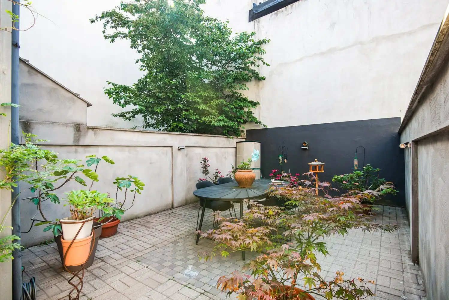 Instapklare woning met gezellige stadstuin foto 23