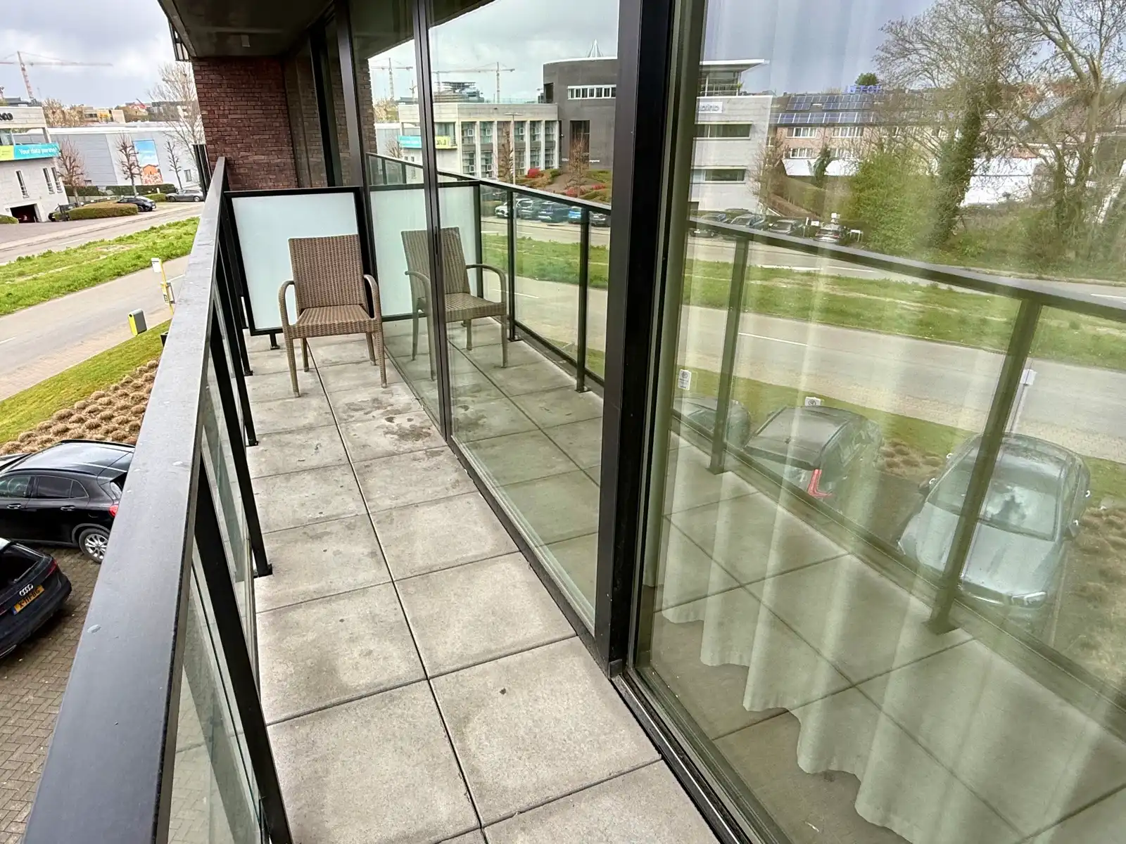 Instapklaar app. met terras, parking en berging foto 11