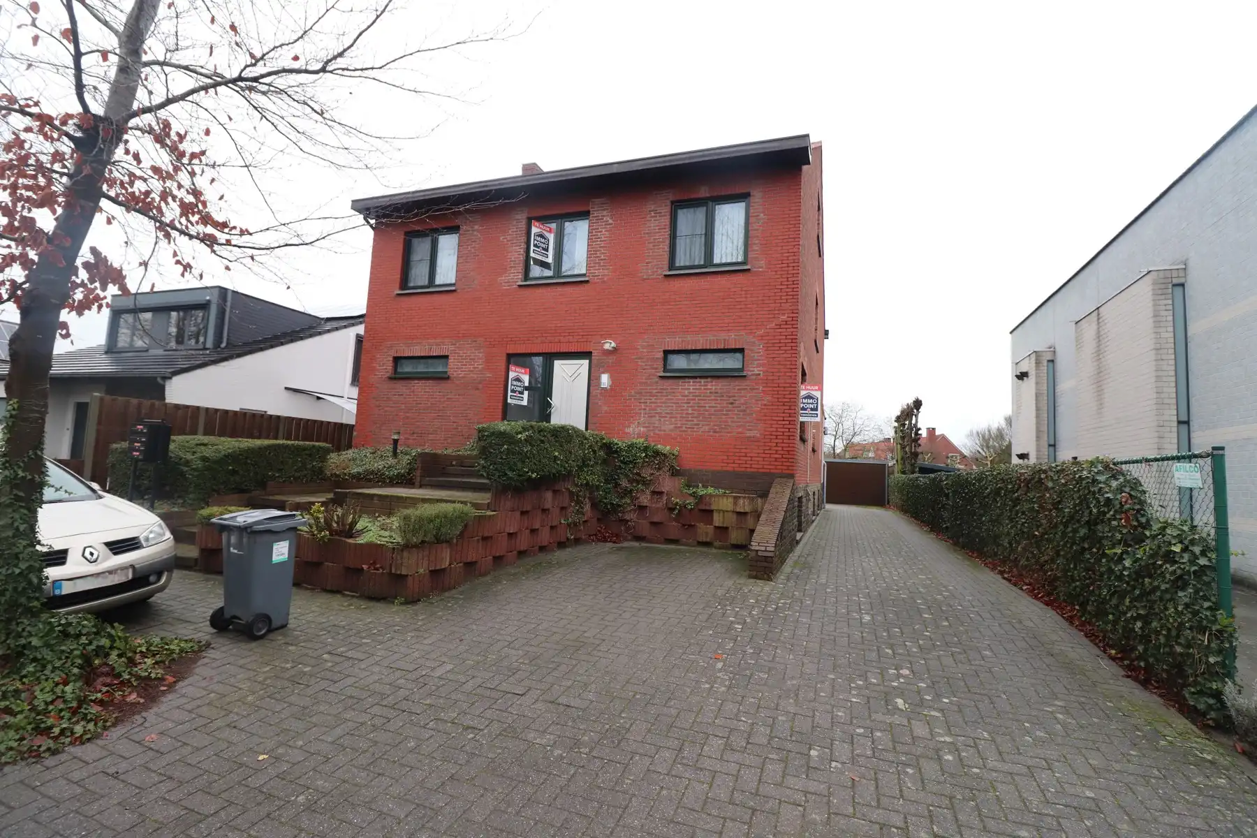 Een appartement op de 1ste verdieping met 3 slaapkamers en garage vlakbij het centrum van Beerse. foto {{pictureIndex}}