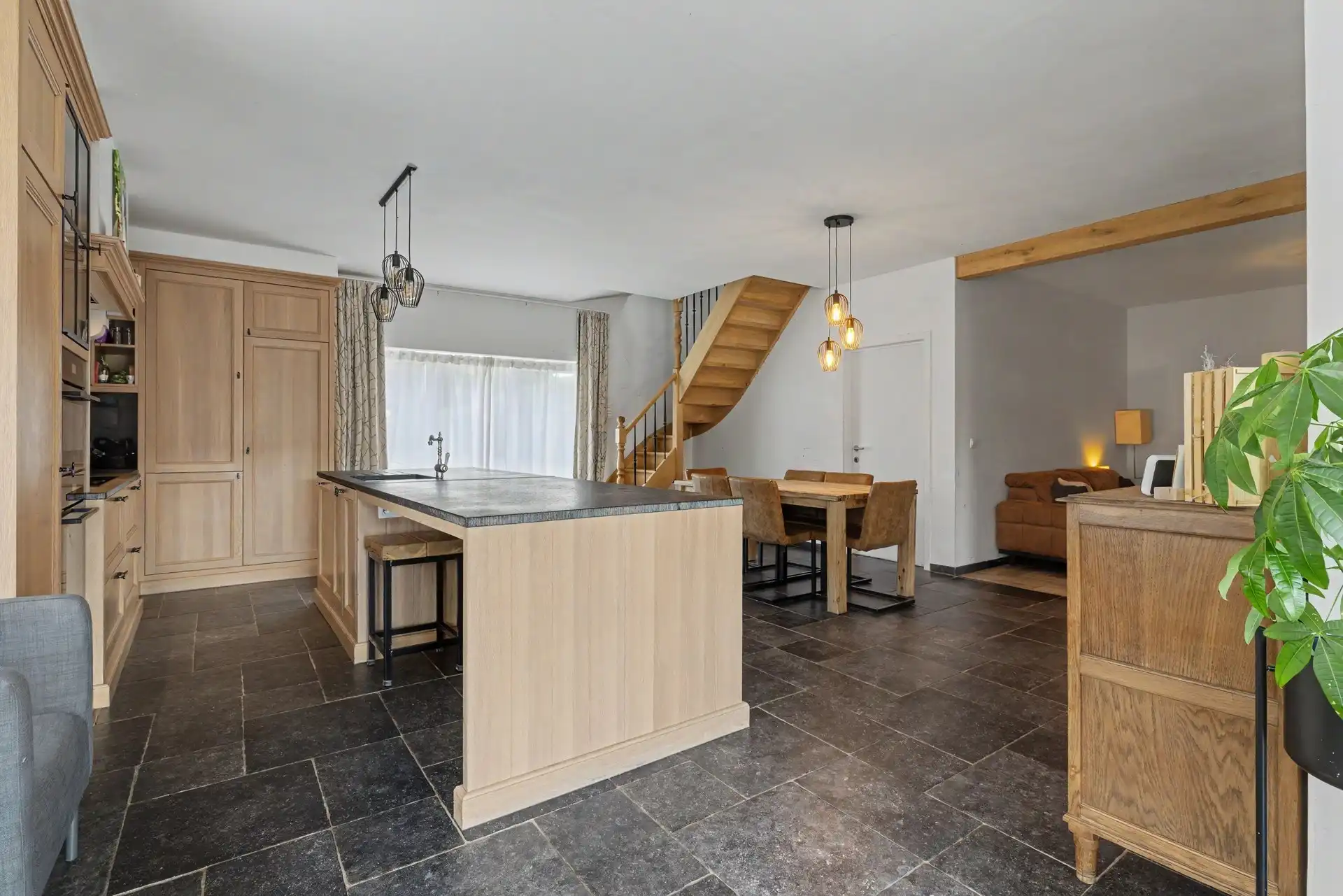 Charmante, gerenoveerde gezinswoning met hedendaagse loods van 400m²  foto 10