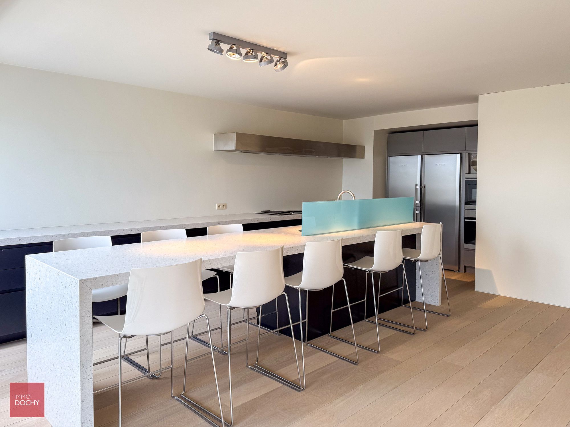 Centraal gelegen heel mooi ingericht appartement | Stormestraat foto 3