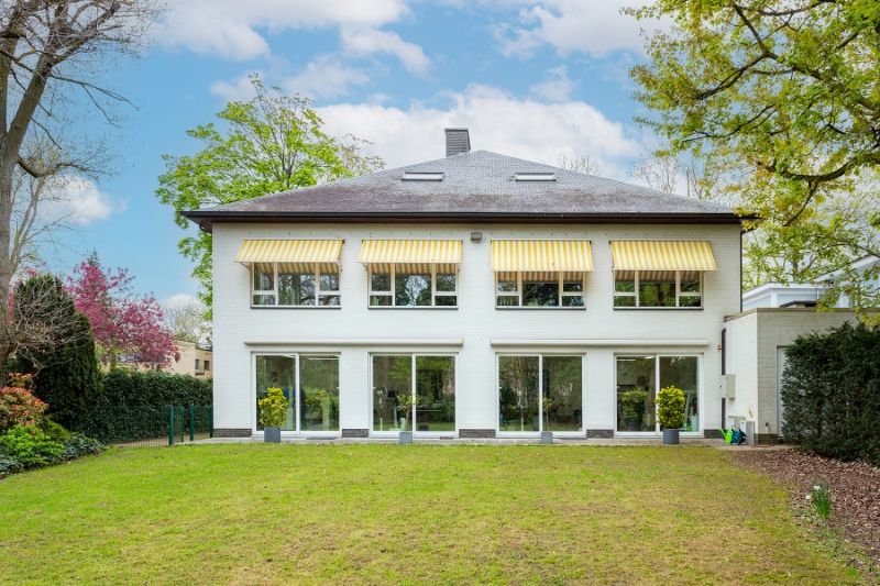 Villa met zee van ruimte , ideaal om te wonen + werken ! foto 3