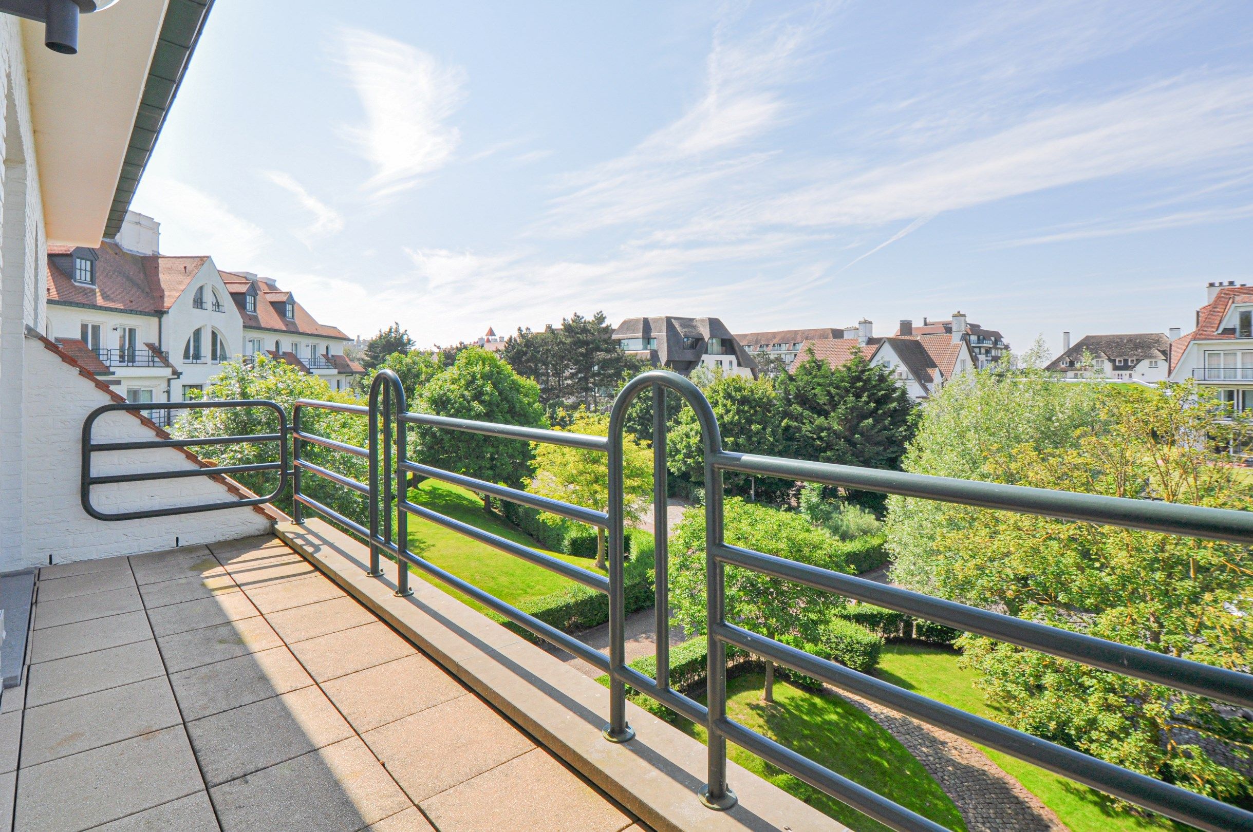 Subliem hoekappartement met ruime terrassen gelegen in het prestigieuze domein Tennis Garden. foto 29