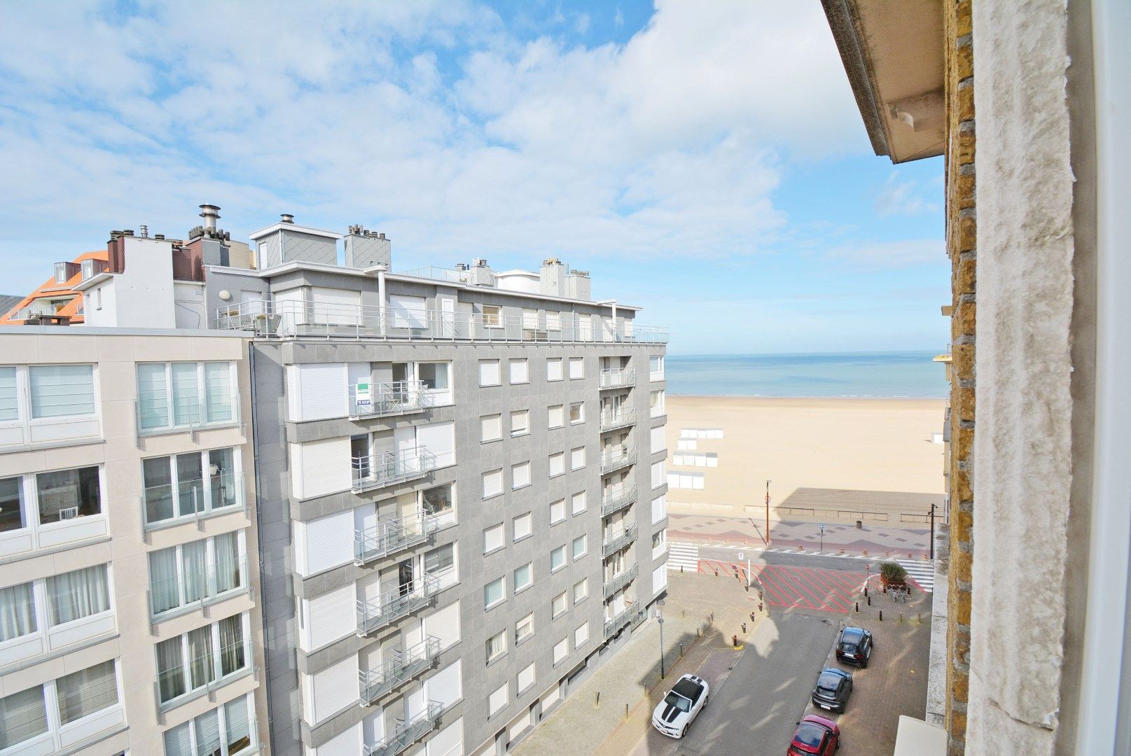 Zonnig, gerenoveerd hoekappartement met prachtig zeezicht foto 2