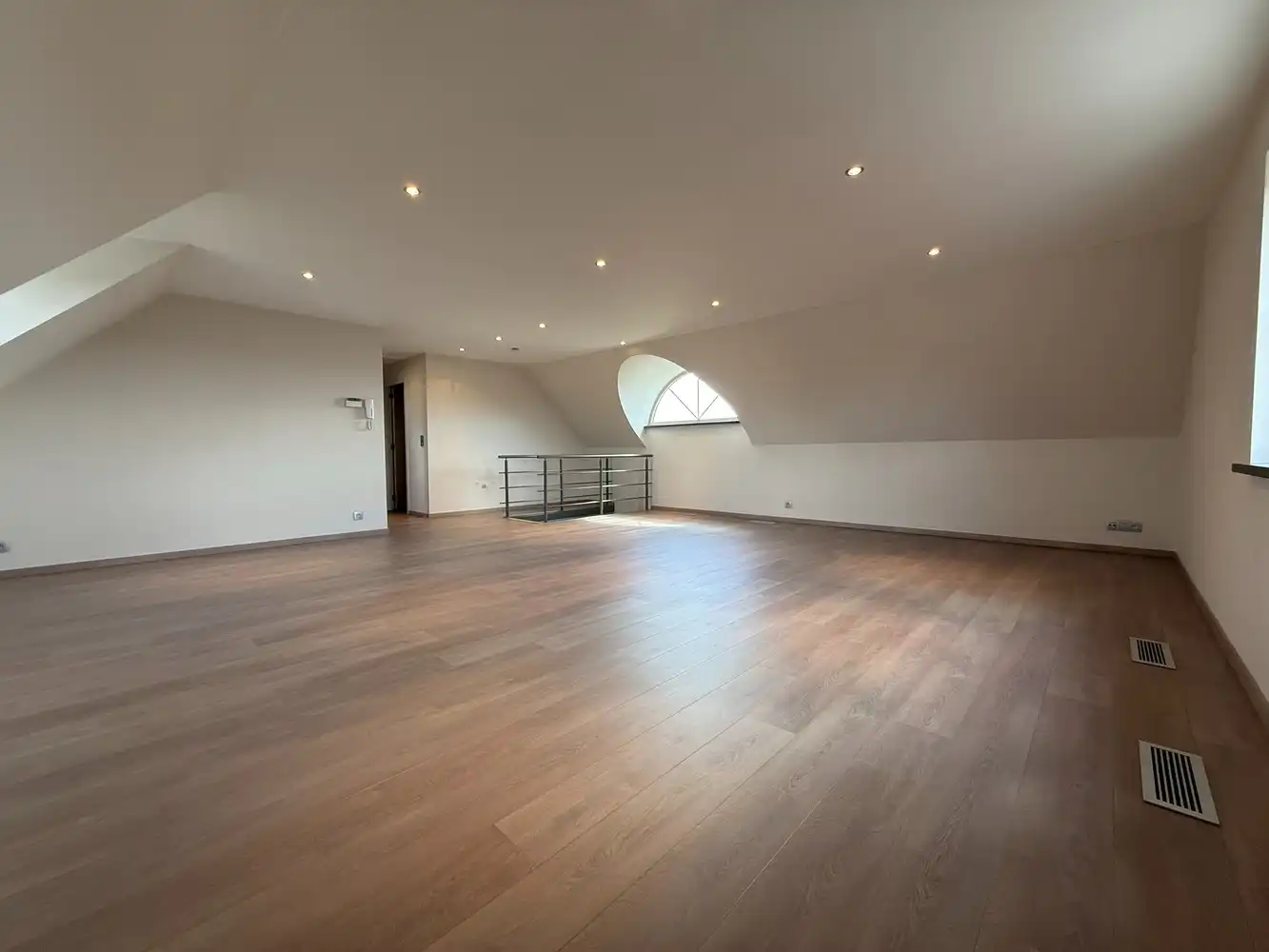 TE HUUR : PRACHTIGE WONING MET 5 SLAAPKAMERS EN 2 BADKAMERS foto 21