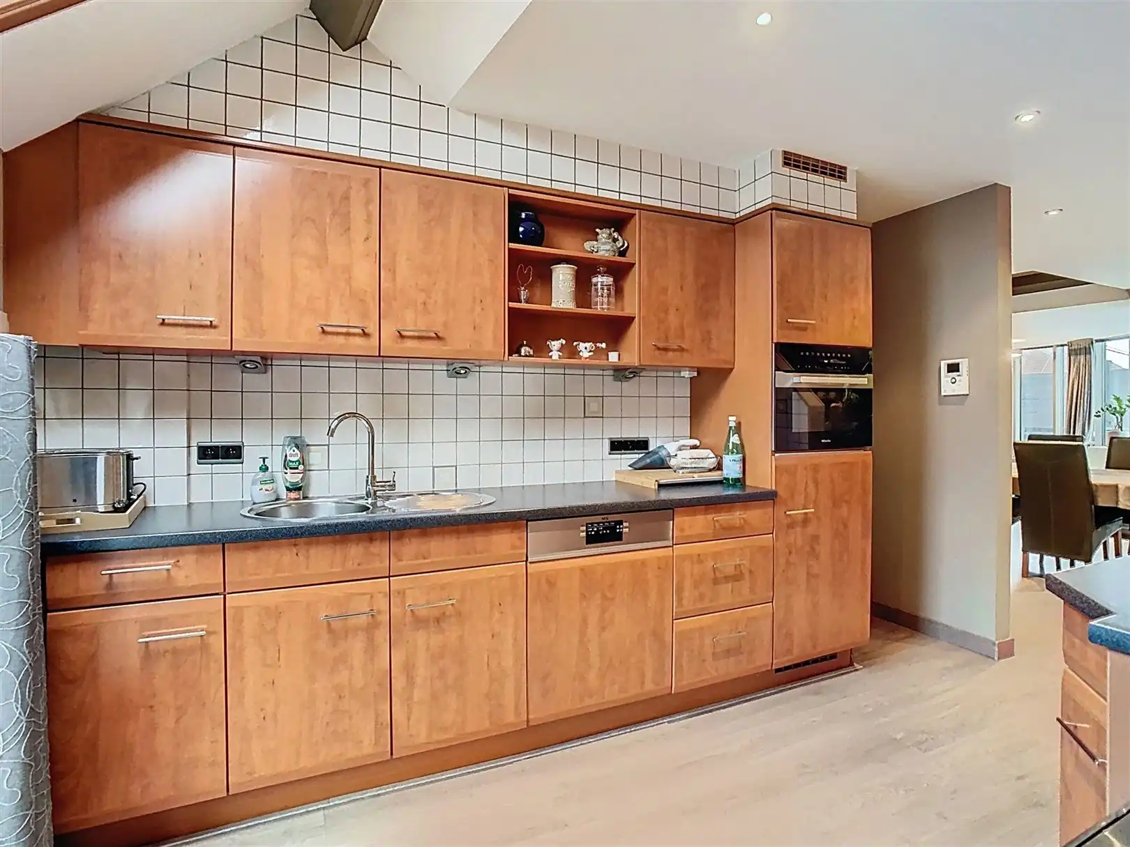 Gebouw met ruim 4 slaapkamer appartement en gelijkvloerse handelszaak foto 25