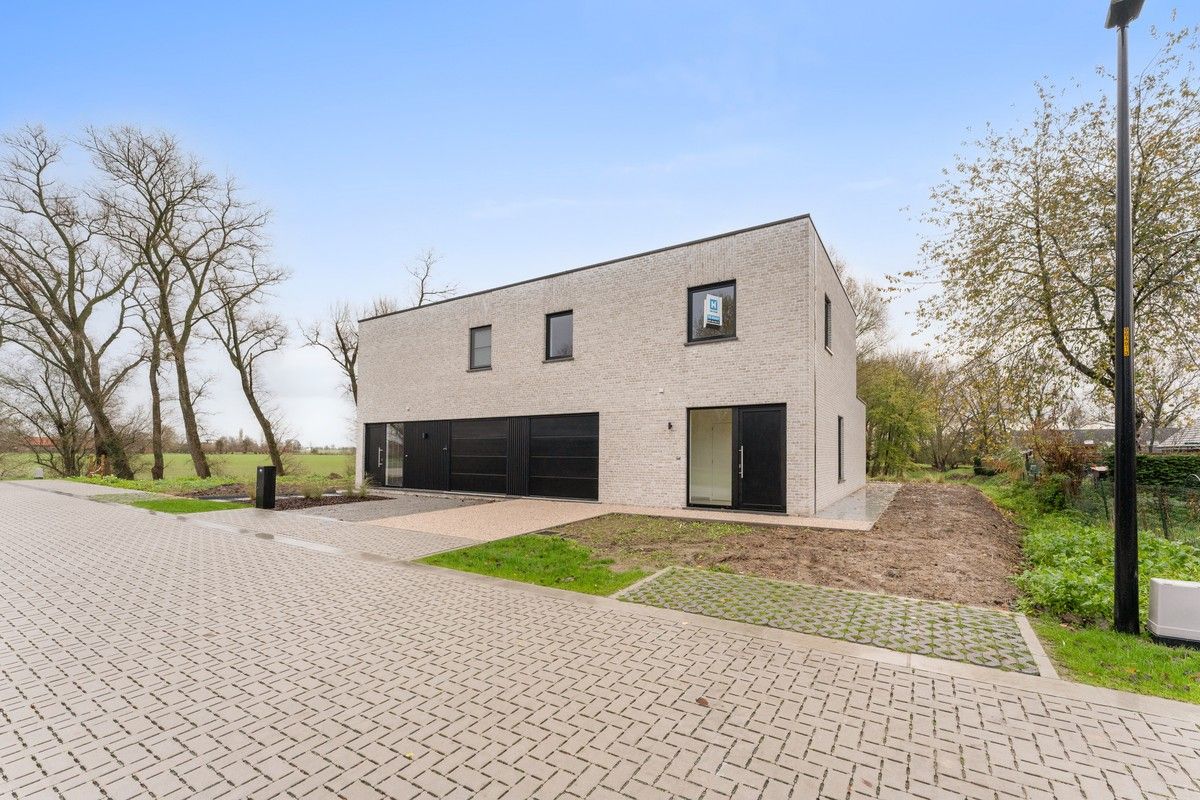 Moderne woningen op een rustige en groene ligging te Zarren. foto {{pictureIndex}}