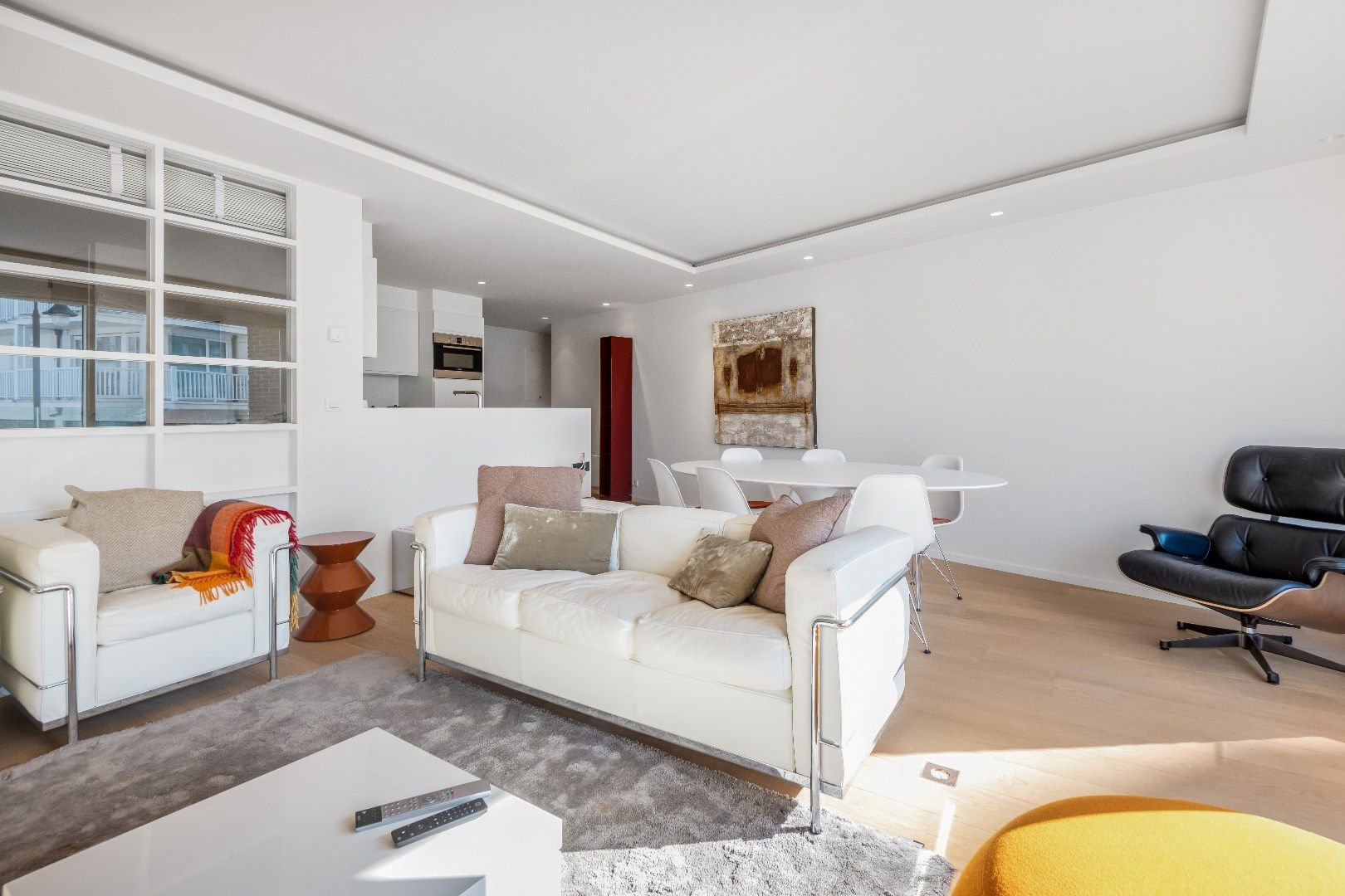 Zeer mooi vernieuwd 3-slaapkamer appartement met open zicht centraal gelegen op de Kustlaan in het Zoute. foto 3