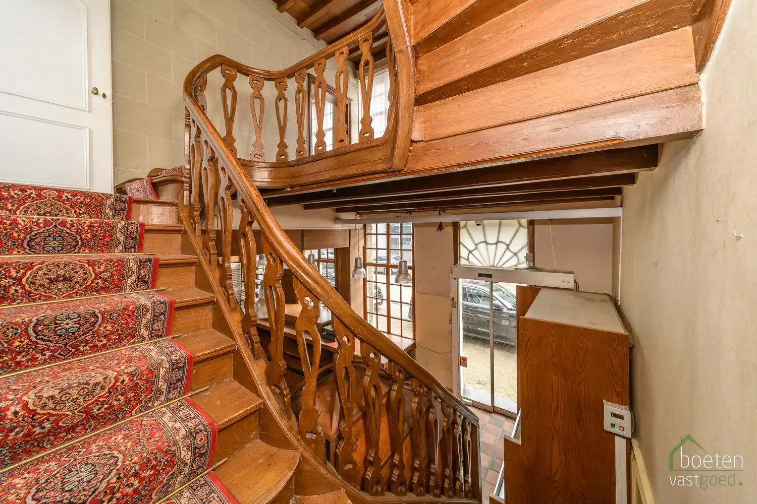 VEURNE: Karaktervol eigendom, type herenwoning, in het bruisende hart van Veurne-centrum, met een waaier van mogelijkheden! foto 4