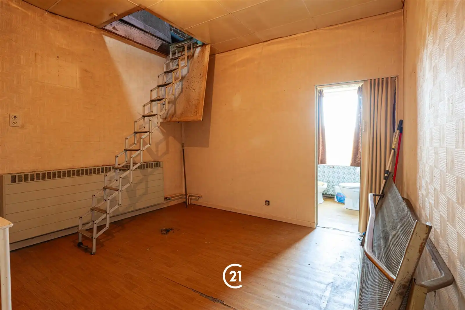 Ruime, te renoveren woning op een strategische ligging foto 15