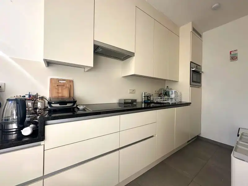 Instapklaar lichtrijk appartement op centrale locatie te Brugge! foto 3