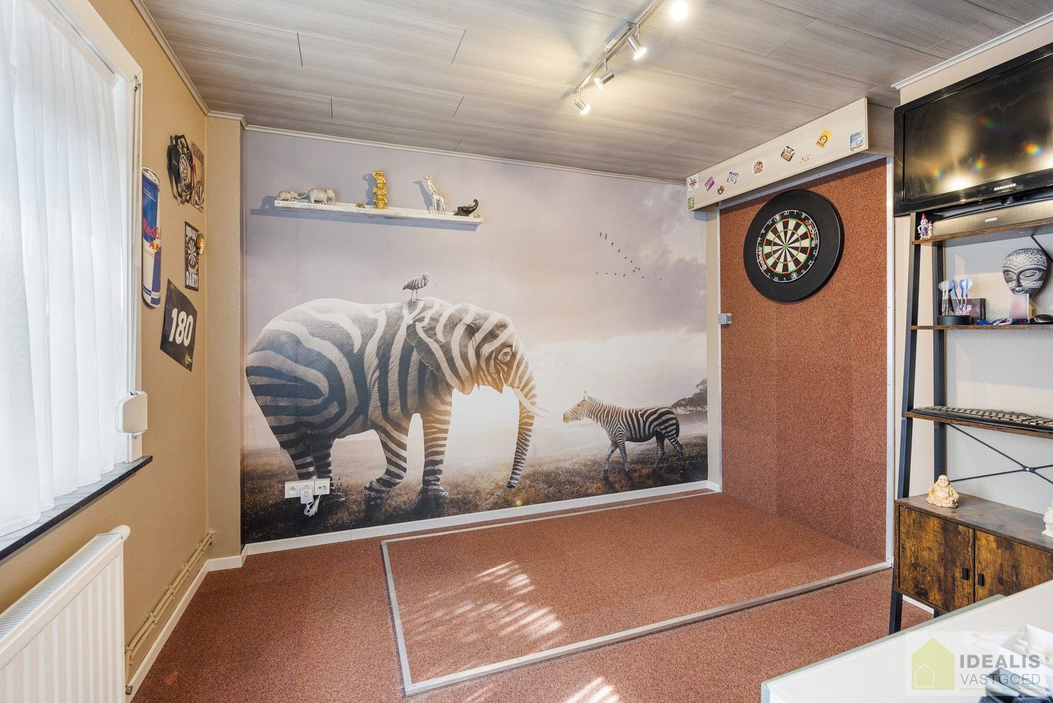 IDEALIS VASTGOED – RECENT GERENOVEERDE WONING (2021) OP EEN PERCEEL VAN MAAR LIEFST 8A92CA OP EEN ZEER GUNSTIGE LOCATIE! Deze ruime woning met een netto bewoonbare oppervlakte van +- 170m² bevindt zich langs de Paalseweg in Hulst, deelgemeente van Tessenderlo-Ham. Naast de perfecte ligging is het een prachtig afgewerkte woning met een royale leefruimte, zeer ruime open keuken, 3 slaapkamers en badkamer. Een uniek aanbod voor wie op zoek is naar een volledig gerenoveerde instapklare woning. foto 21