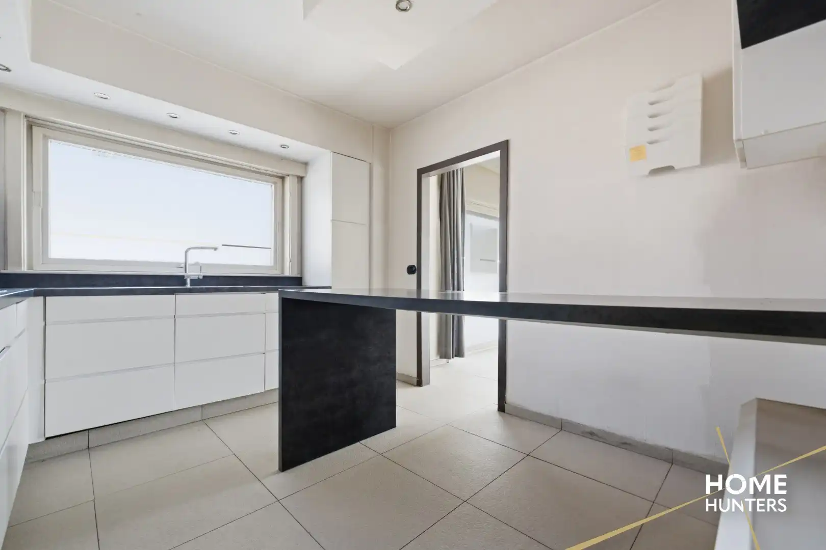 Te renoveren woning met ruime garage en tuin op centrale ligging te Zwevegem foto 25
