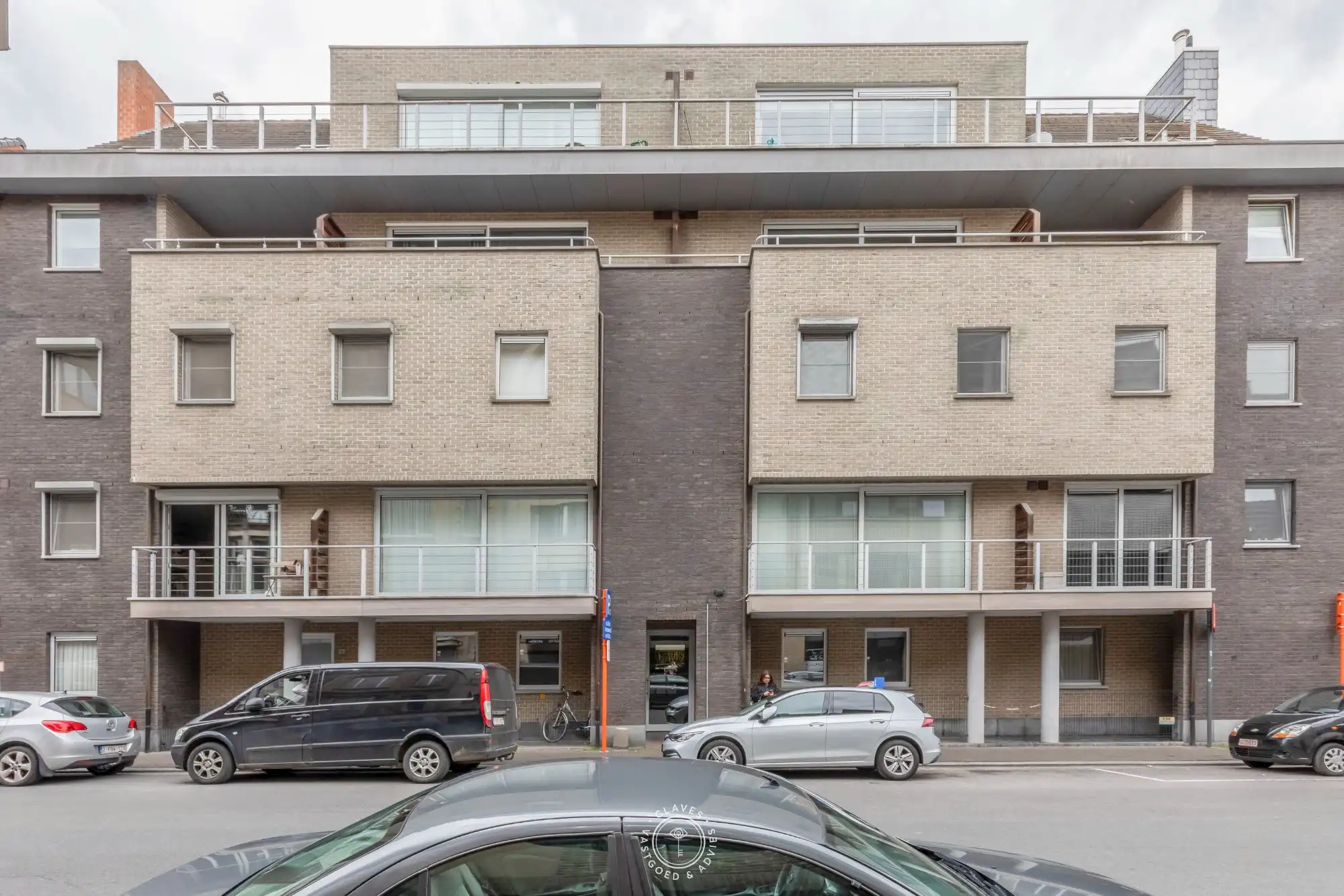 Zeer verzorgd interessant 3 slaapkamer appartement met autostaanplaats foto {{pictureIndex}}
