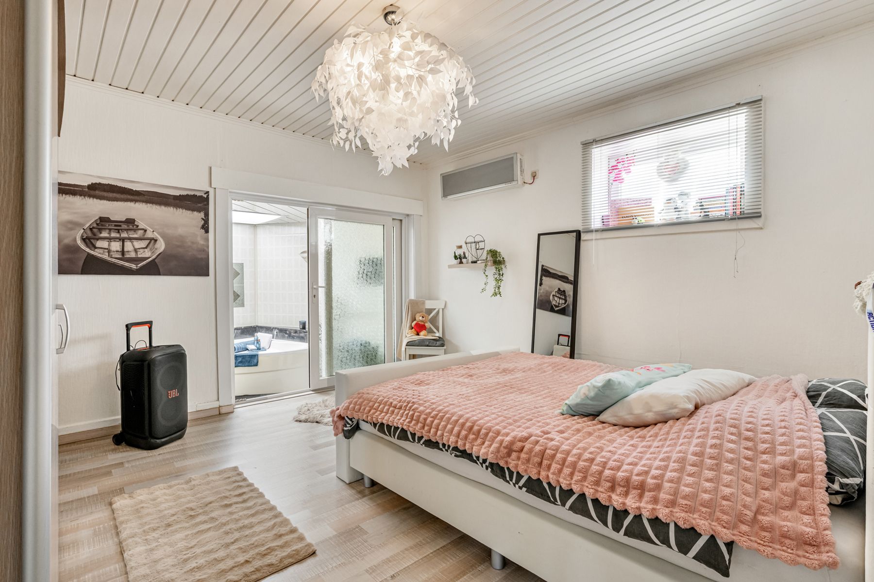 Rustig gelegen bungalow op perceel van 7a 40ca foto 10