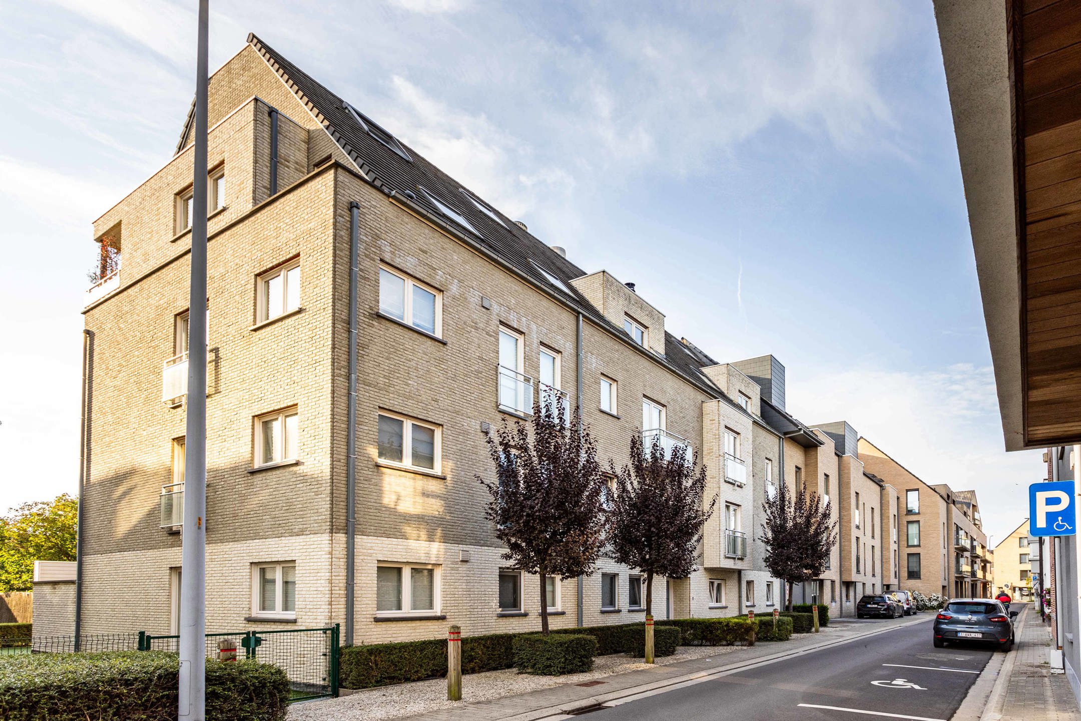 Ruim appartement 163 m² + 2 staanplaatsen & terras foto {{pictureIndex}}