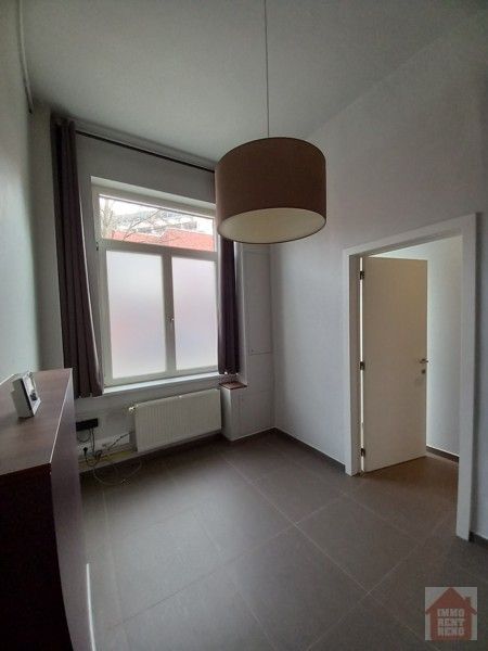 VOLLEDIG GERENOVEERDE WONING MET 3 TOT 4 SLAAPKAMERS, 2 BADKAMERS EN TERRAS IN LEUVEN CENTRUM foto 3