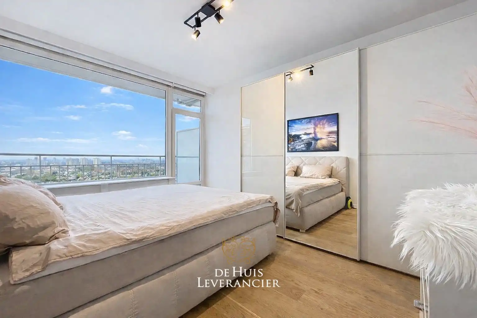 centraal gelegen, gerenoveerd appartement met panoramische zicht op 2 terrassen foto 20