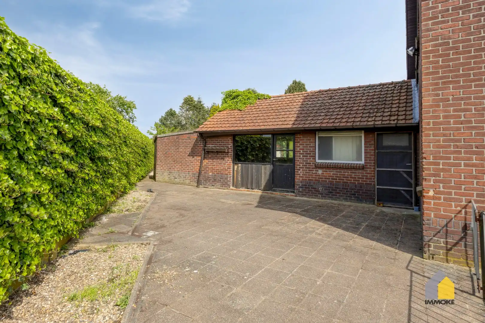 Te renoveren woning met 3 slpks op een perceel van 6 a 44 ca. foto 26