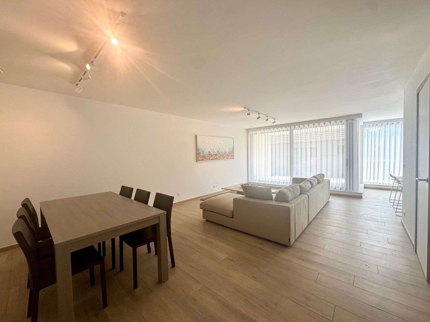 Luxueus wonen in hartje Zwevegem! foto 4