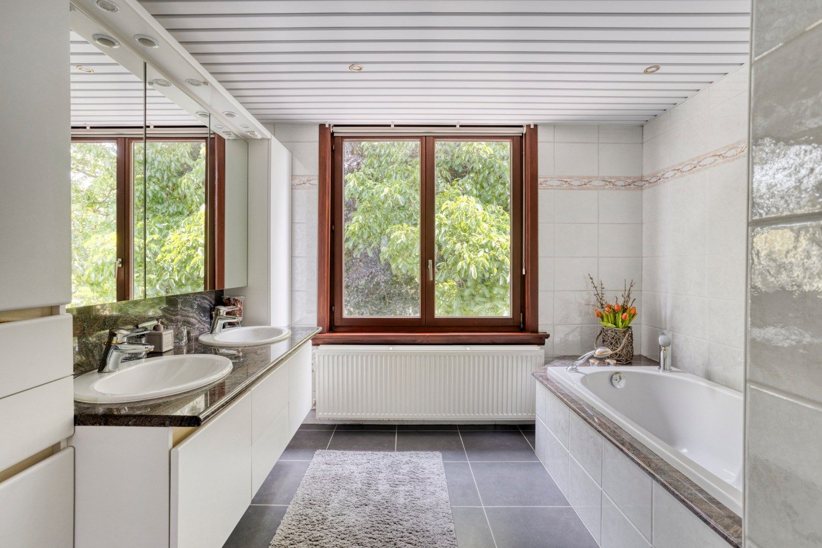 Charmante woning van 256 m2 met 4 slaapkamers te Wommelgem!  foto 13