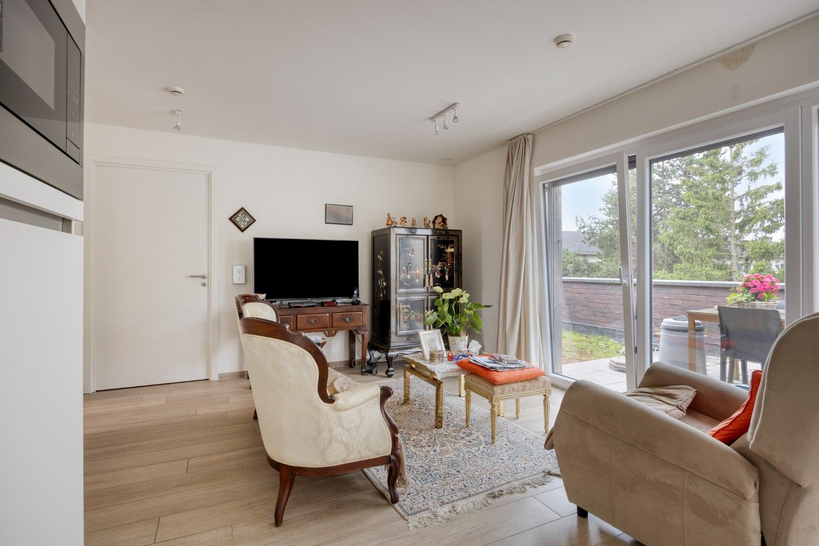 Leuke service flat met 2 SLPKS en terras in het hartje van Mol! foto 4