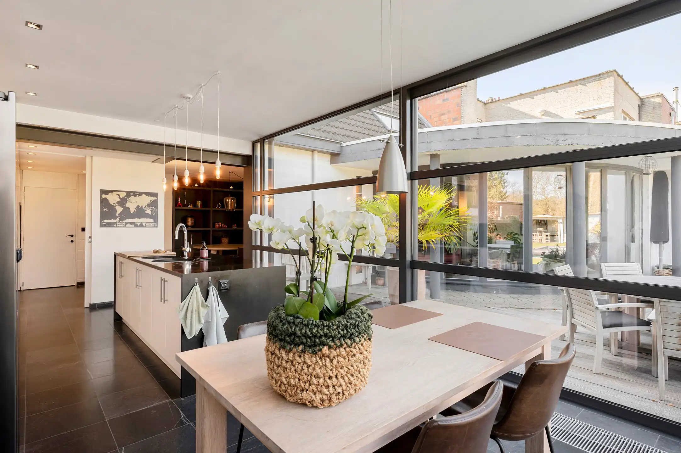 Ruime instapklare woning met zwembad te Brasschaat! foto 7