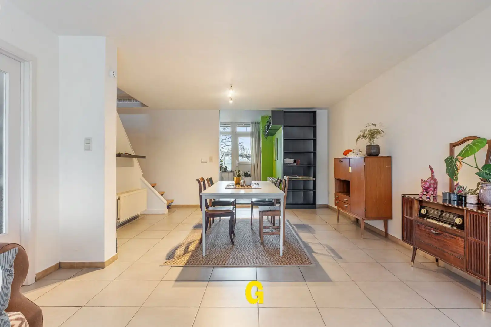 Leuke rijwoning met karakter, 3 slaapkamers, uitbreidingsmogelijkheden op zolder en gezellig tuintje met carport bereikbaar langs achter. foto 7