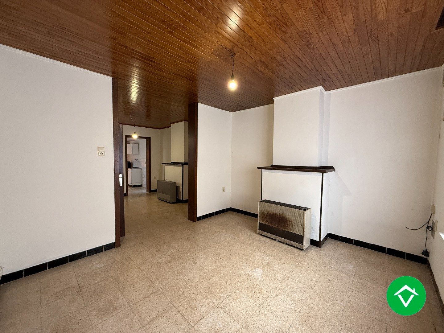 Woning met 3 slaapkamers en koer te centrum Roeselare foto 2