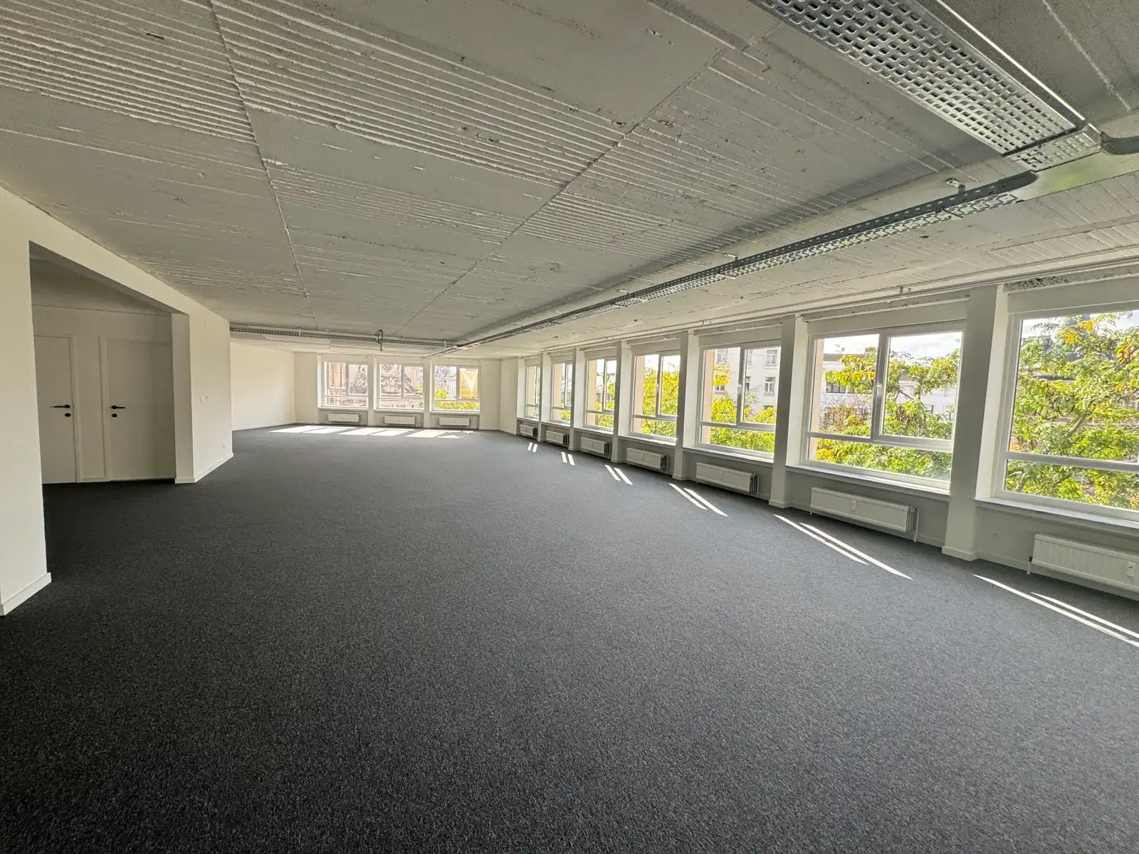 KANTOOR TE HUUR VAN 250 M² IN ANTWERPEN foto 2