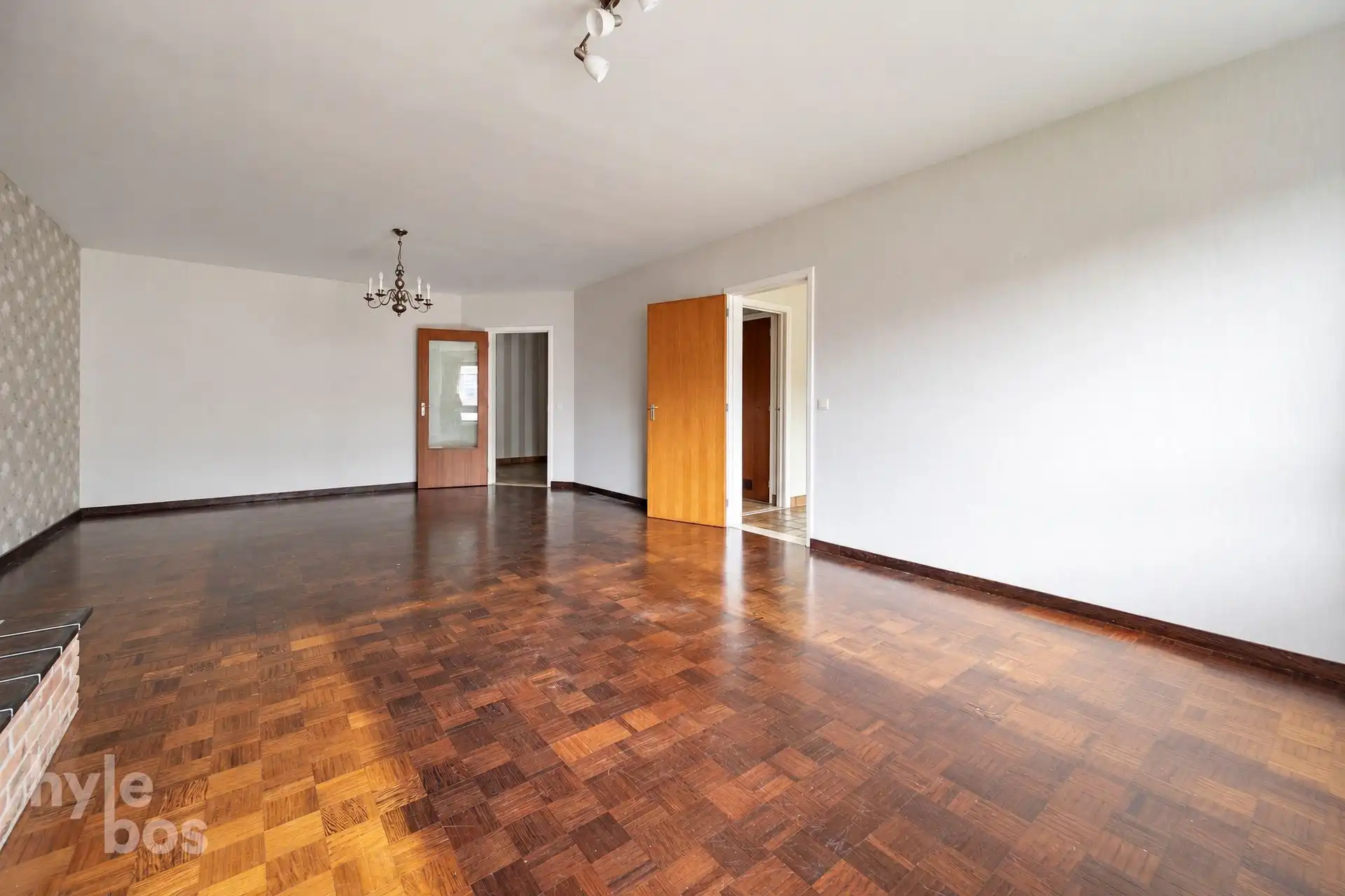 Centraal gelegen 2 slaapkamer appartement met garage foto 7