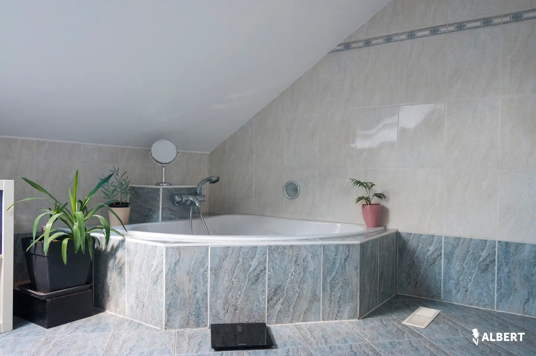  Ruime woning van 239m² op groot perceel  in Diepenbeek! foto 26