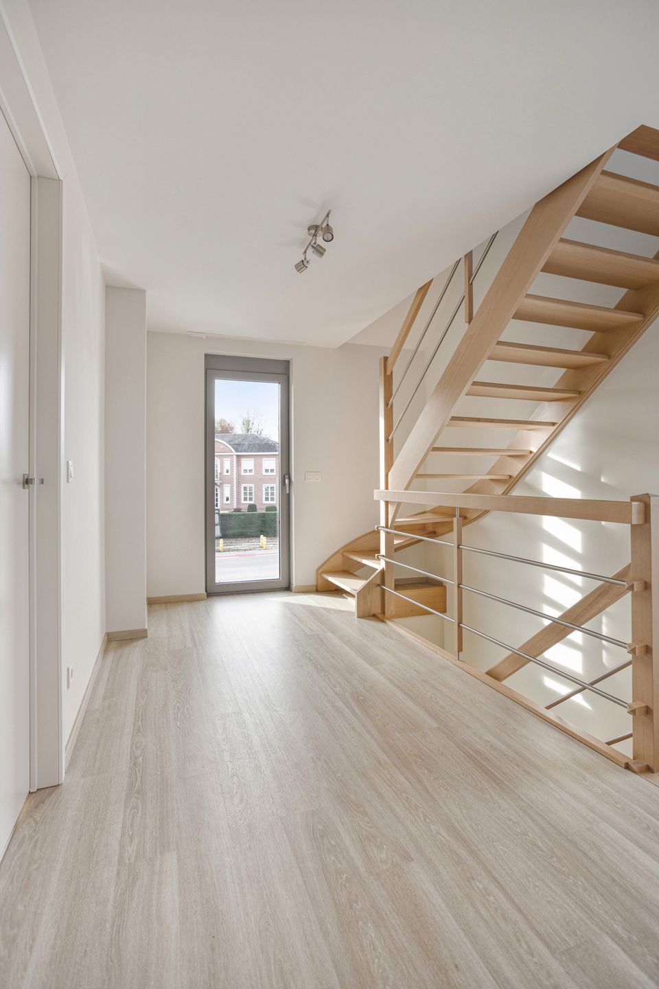 BEN woning met 4 slaapkamers, 2 badkamers, tuin & kelder foto 8