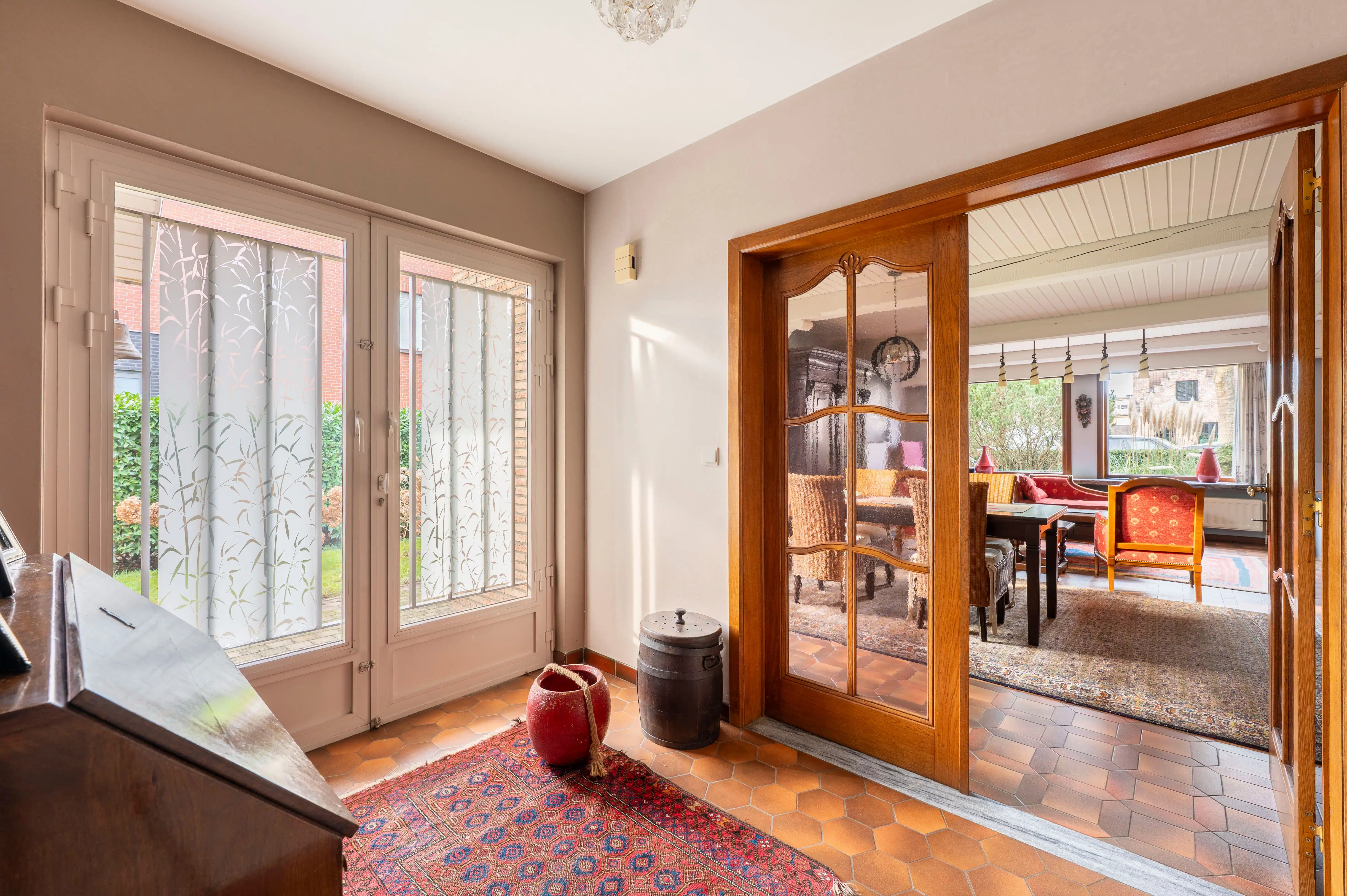 Te renoveren laagbouwvilla in een gegeerde wijk in Ekeren! foto 2