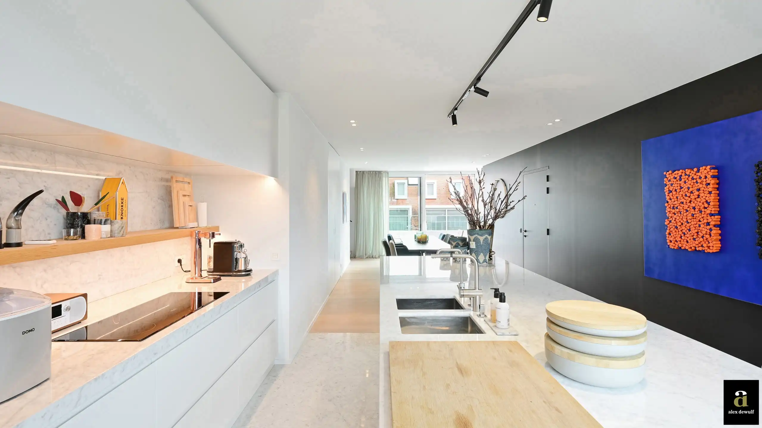 Licht en modern duplexappartement, gelegen vlakbij Zeedijk en Rubensplein. foto 9