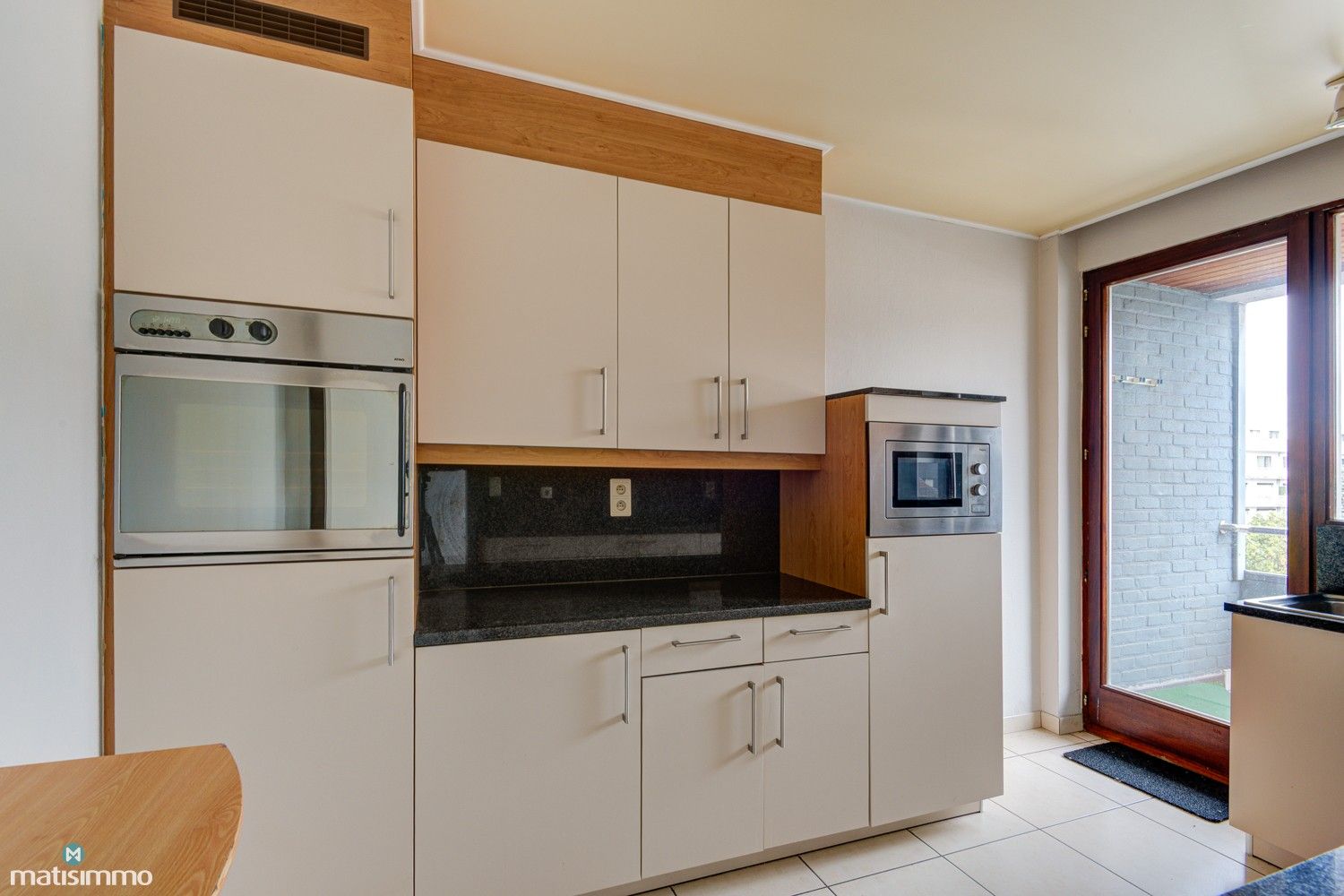 APPARTEMENT MET 2 SLAAPKAMERS EN PARKEERPLAATS NABIJ CENTRUM GENK foto 6