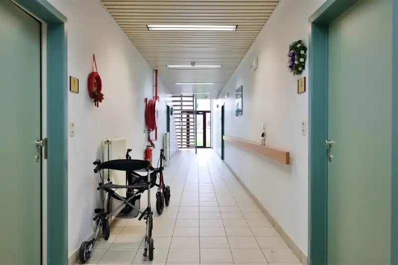 Parkresidentie bestaande uit 30 assistentieflats, 17 garageboxen en extra gebouwen aan de Kerkstraat 50 foto 6