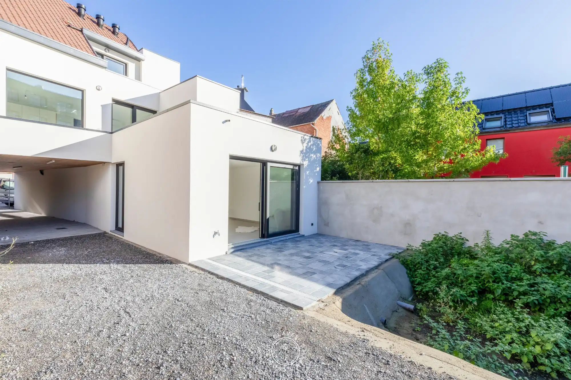 Ingrijpende energetische renovatie: gelijkvloers appartement met een zonnig terras aan 2% foto 12