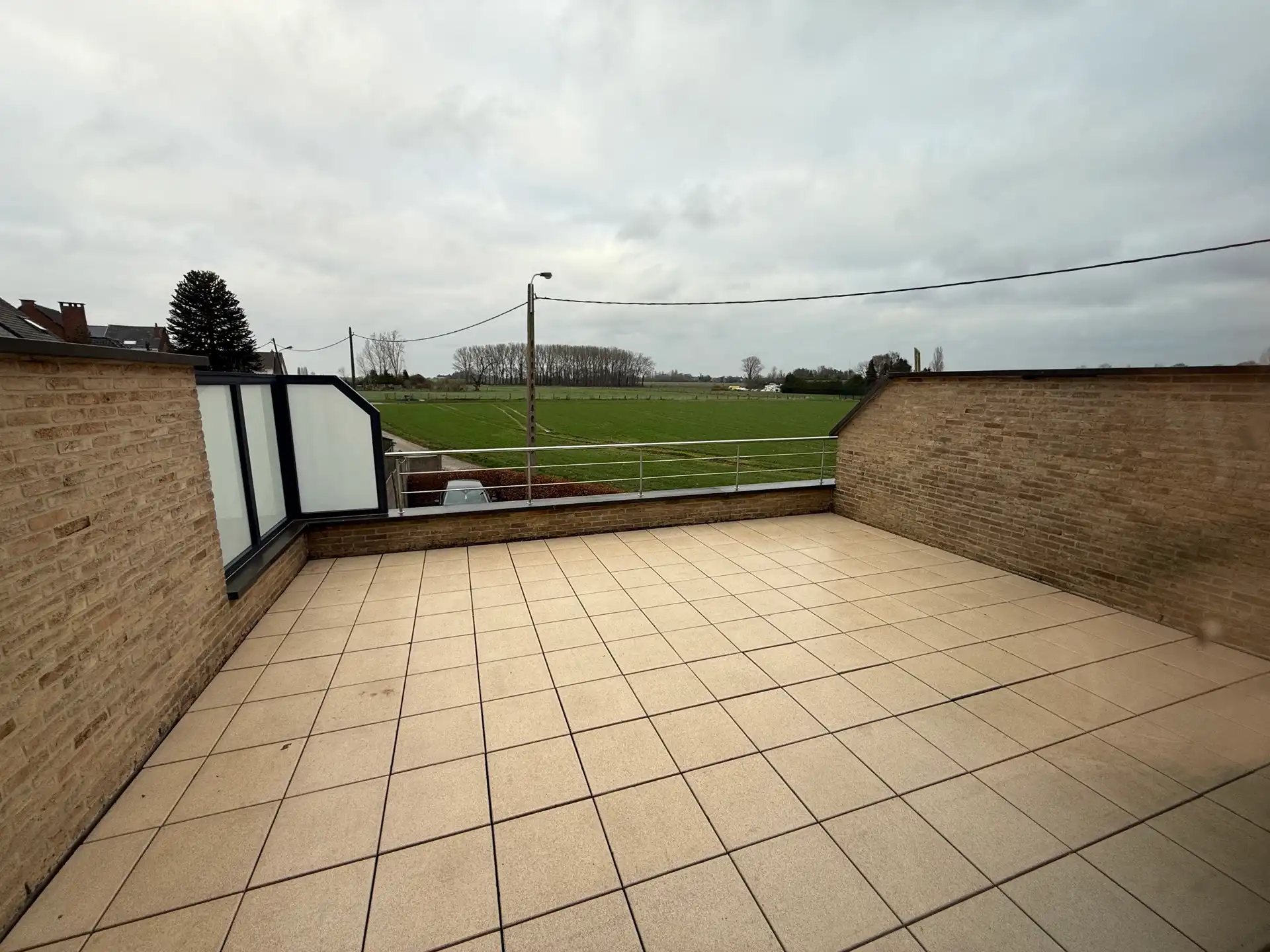 Moderne duplex met groot terras en EPC A foto {{pictureIndex}}