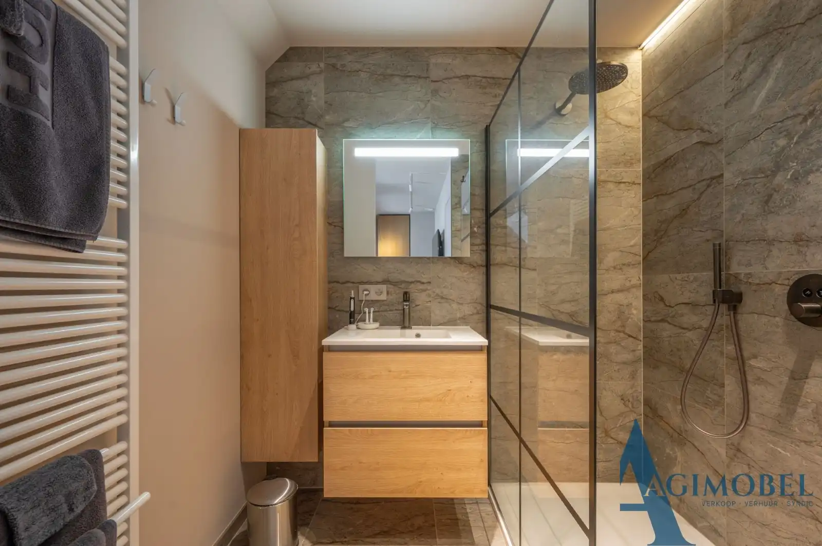 Exclusieve duplex penthouse met  ware vijfsterrenbeleving op een boogscheut van de Zeedijk. foto 14